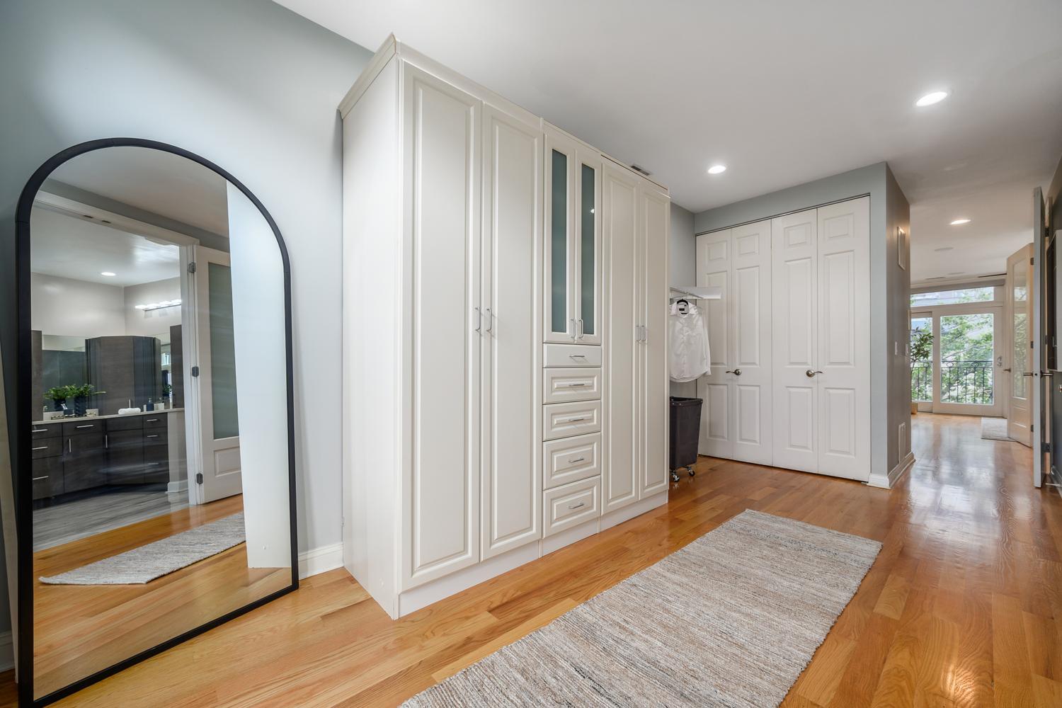 942 W HUBBARD Street