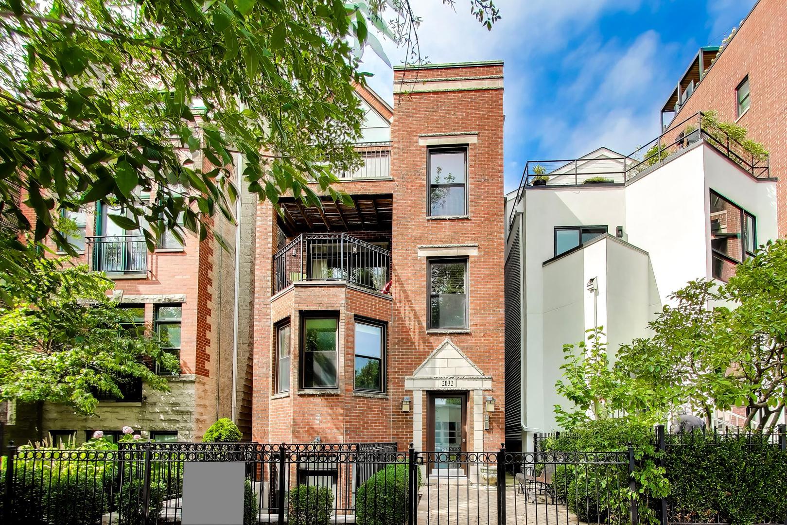 2032 N BURLING Street Unit: 3