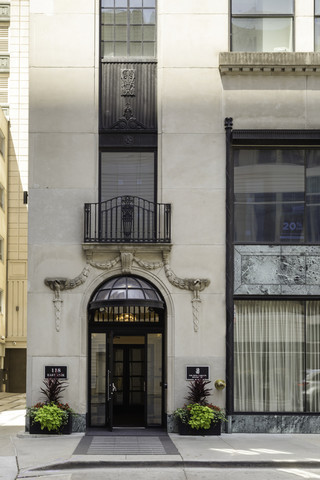 118 E ERIE Street Unit: 16B