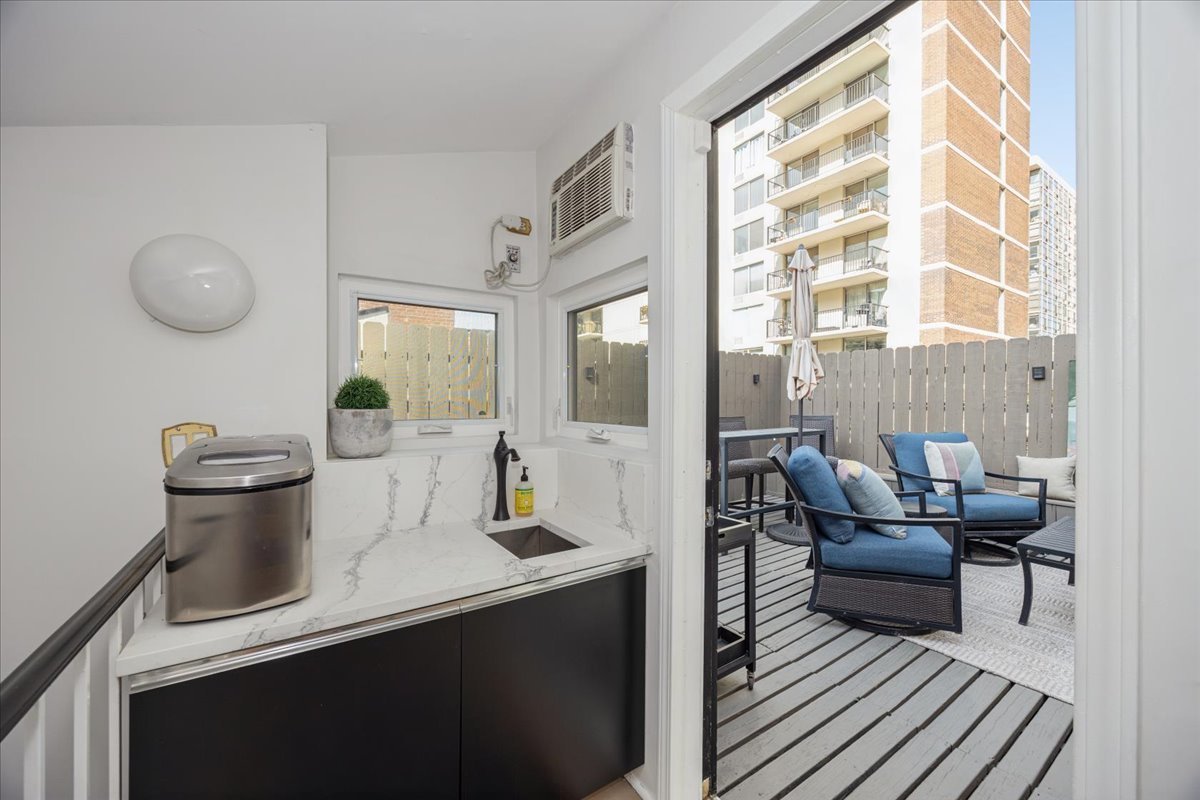 78 E Elm Street Unit: 3