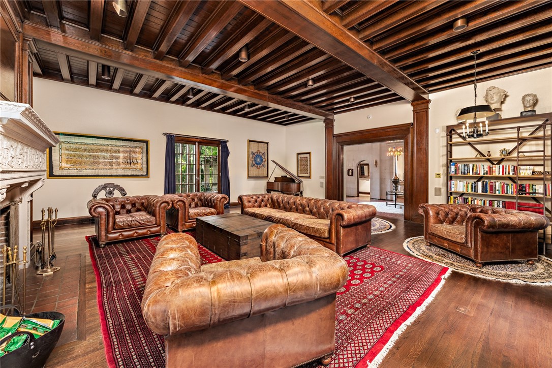 460 Rochambeau Avenue