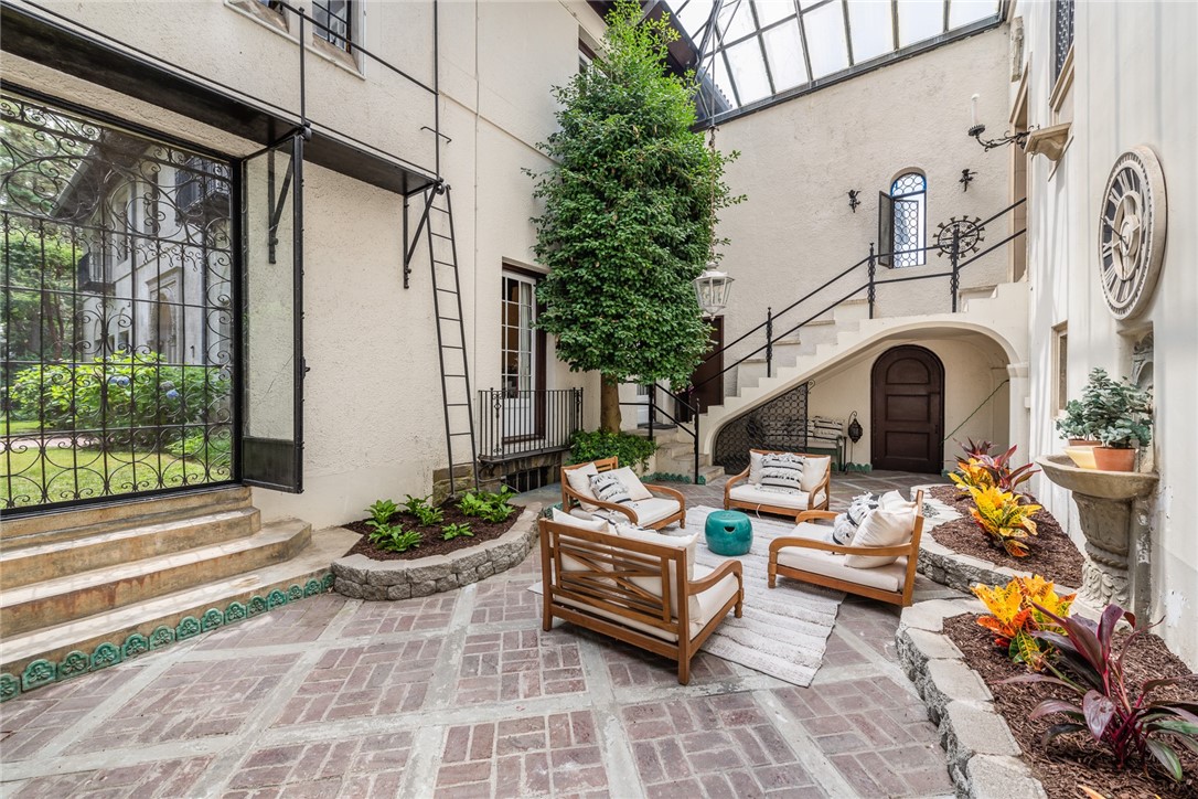 460 Rochambeau Avenue