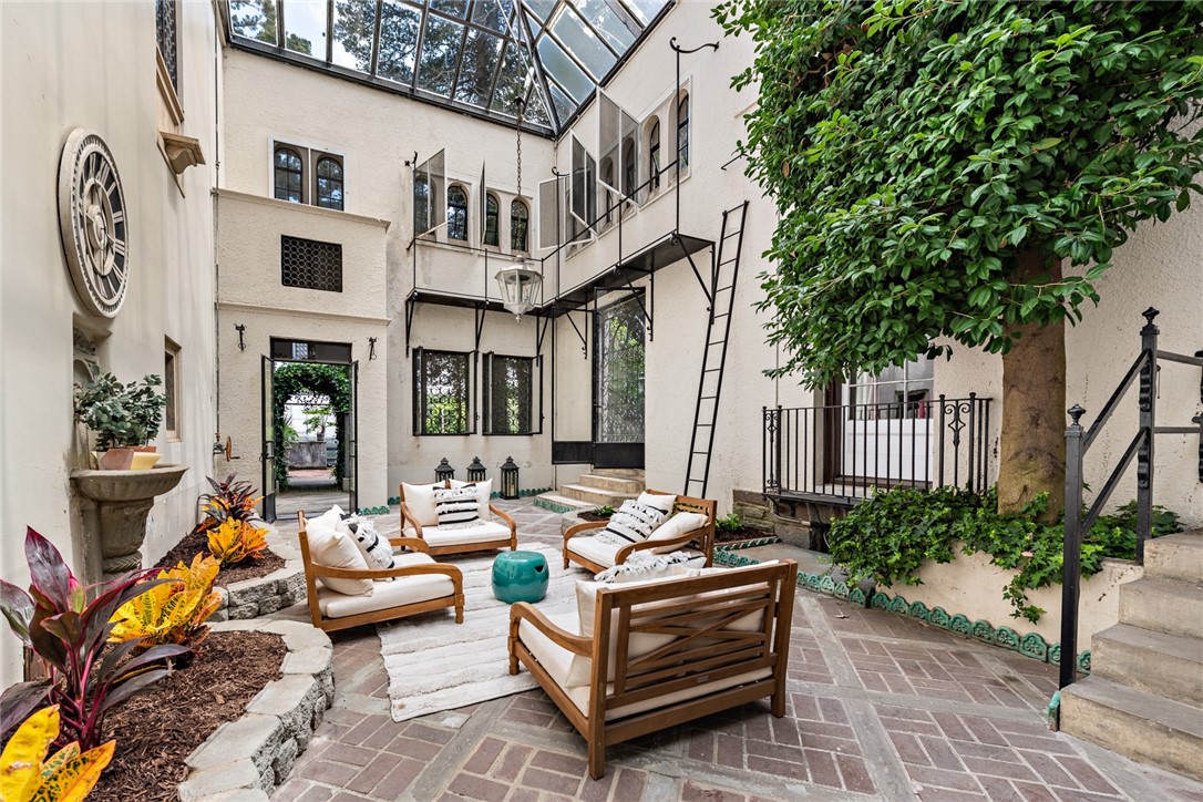 460 Rochambeau Avenue