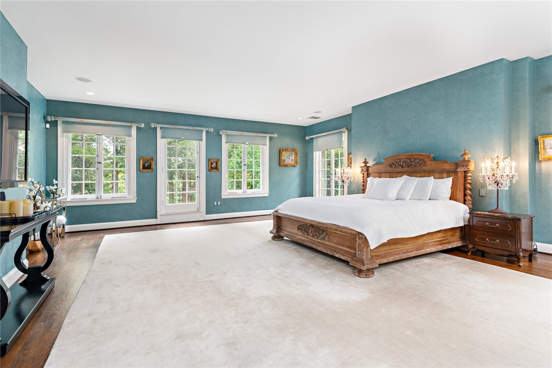 460 Rochambeau Avenue