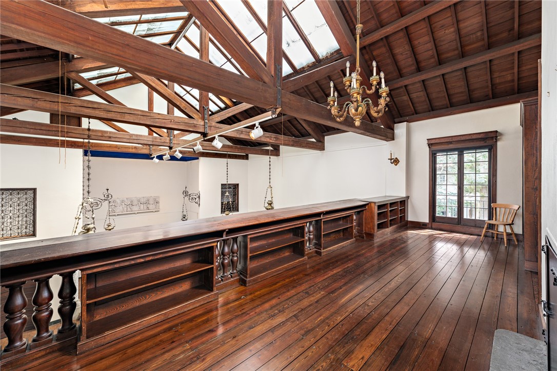 460 Rochambeau Avenue