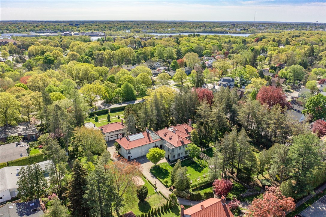 460 Rochambeau Avenue