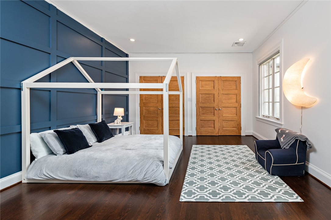 460 Rochambeau Avenue