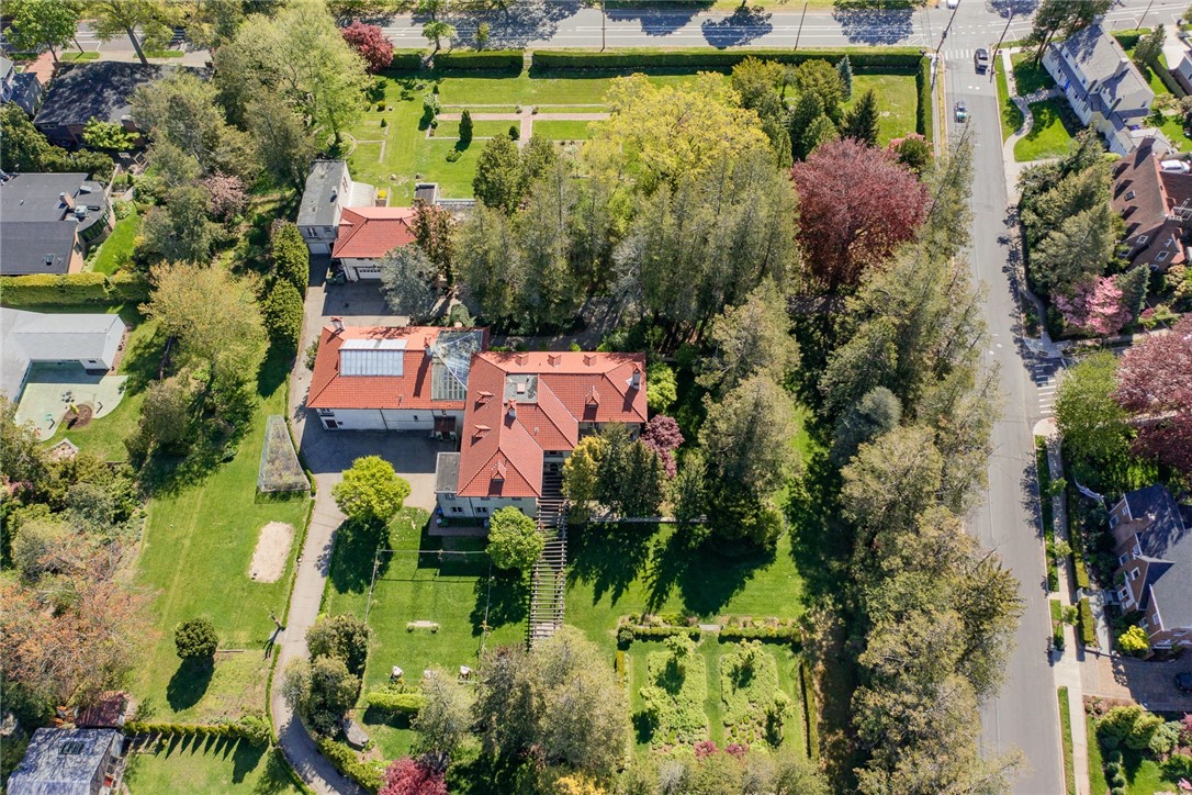 460 Rochambeau Avenue