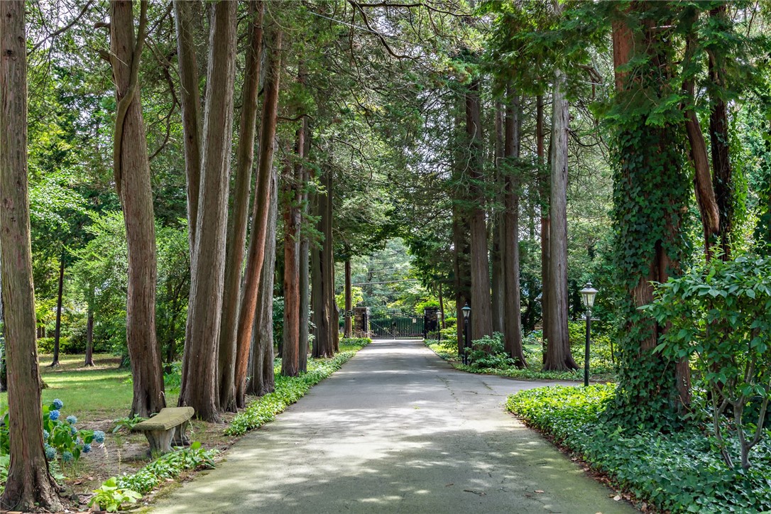 460 Rochambeau Avenue