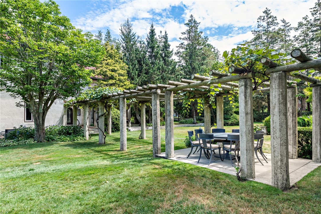 460 Rochambeau Avenue