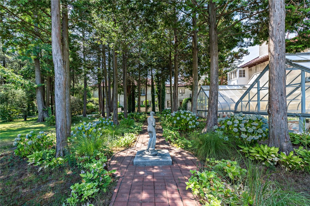 460 Rochambeau Avenue