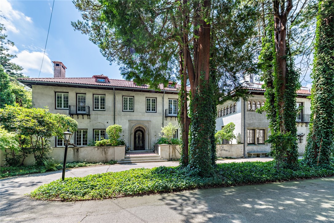 460 Rochambeau Avenue