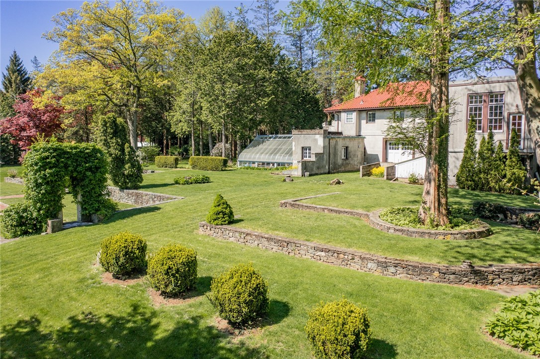 460 Rochambeau Avenue