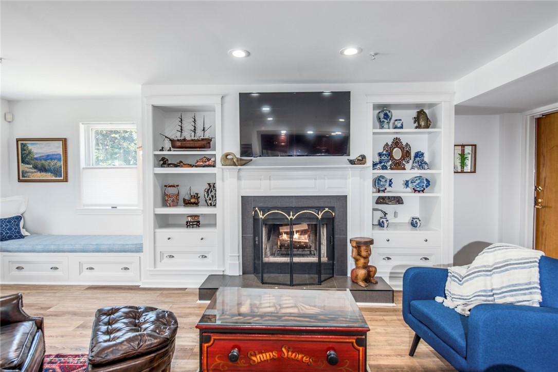 53 Conanicus Avenue 1G