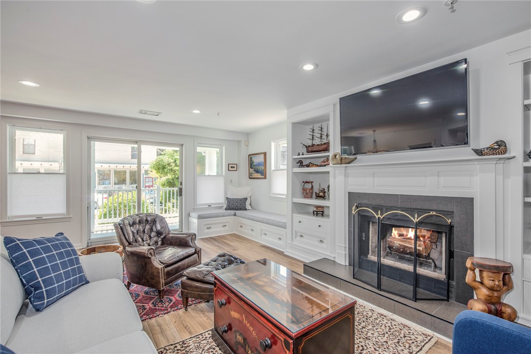 53 Conanicus Avenue 1G