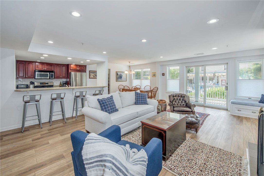 53 Conanicus Avenue 1G