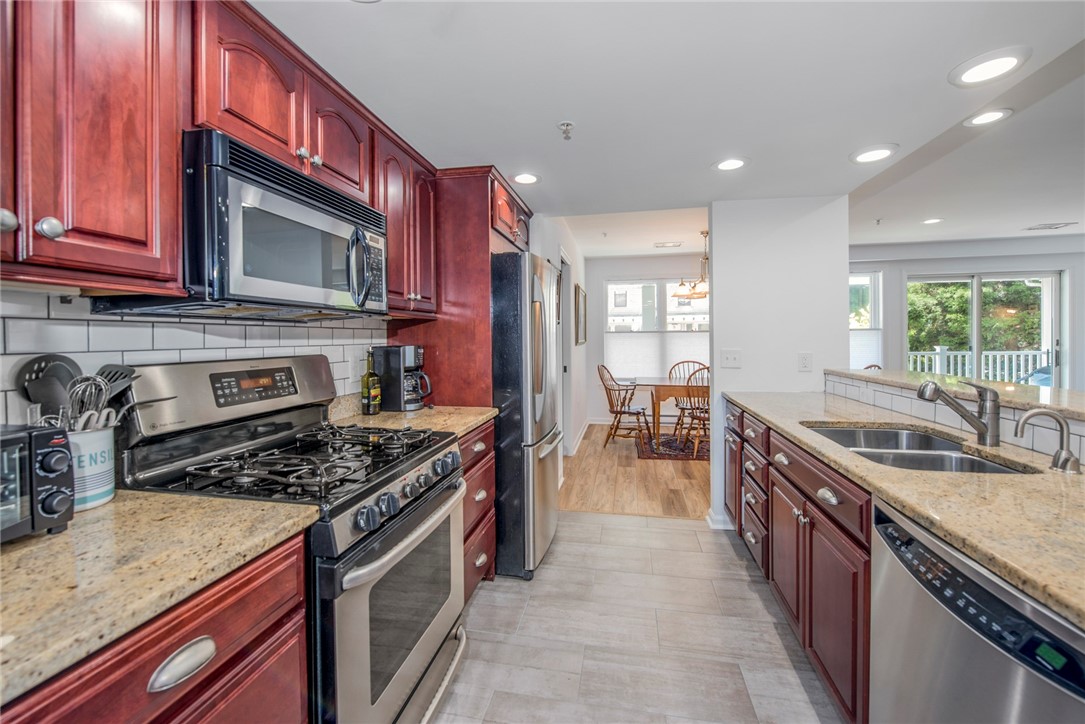 53 Conanicus Avenue 1G