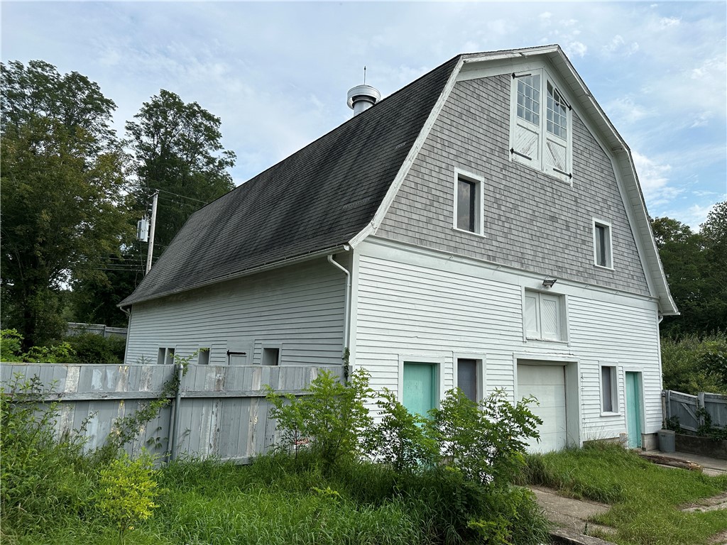 590 Ten Rod Road