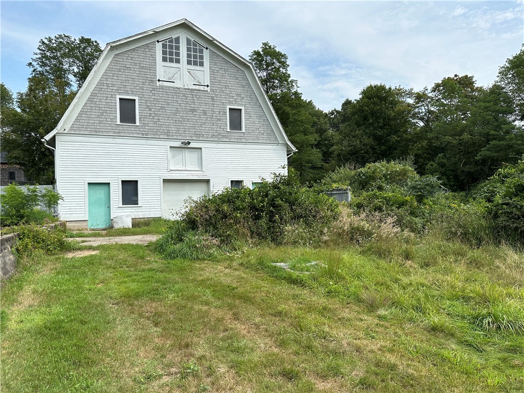 590 Ten Rod Road