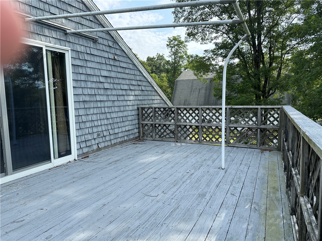 590 Ten Rod Road