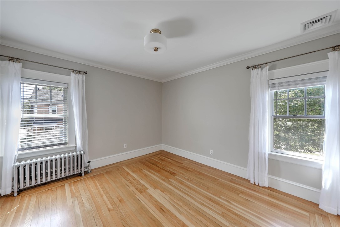 15 Modena Avenue