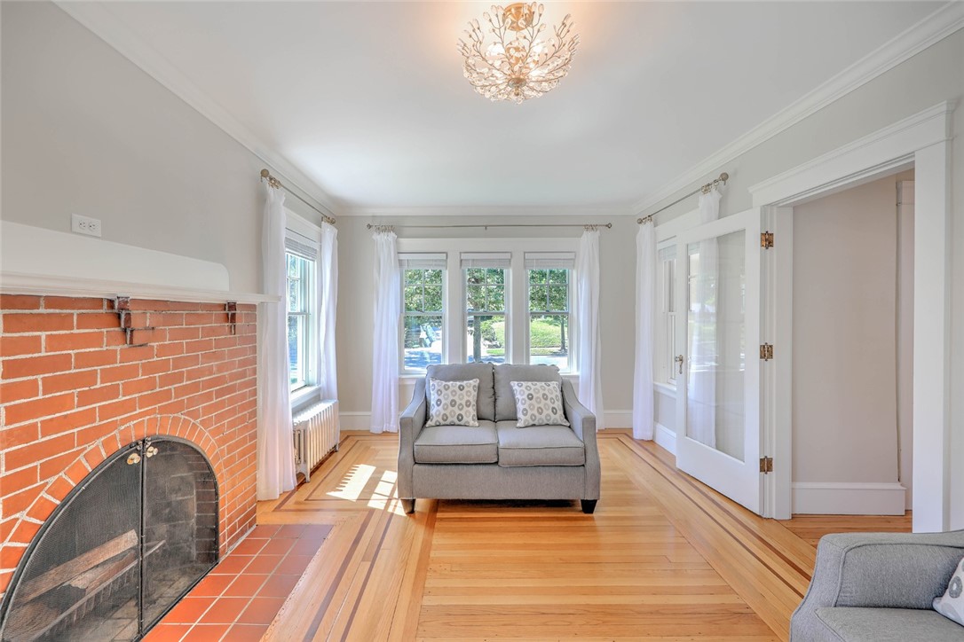 15 Modena Avenue
