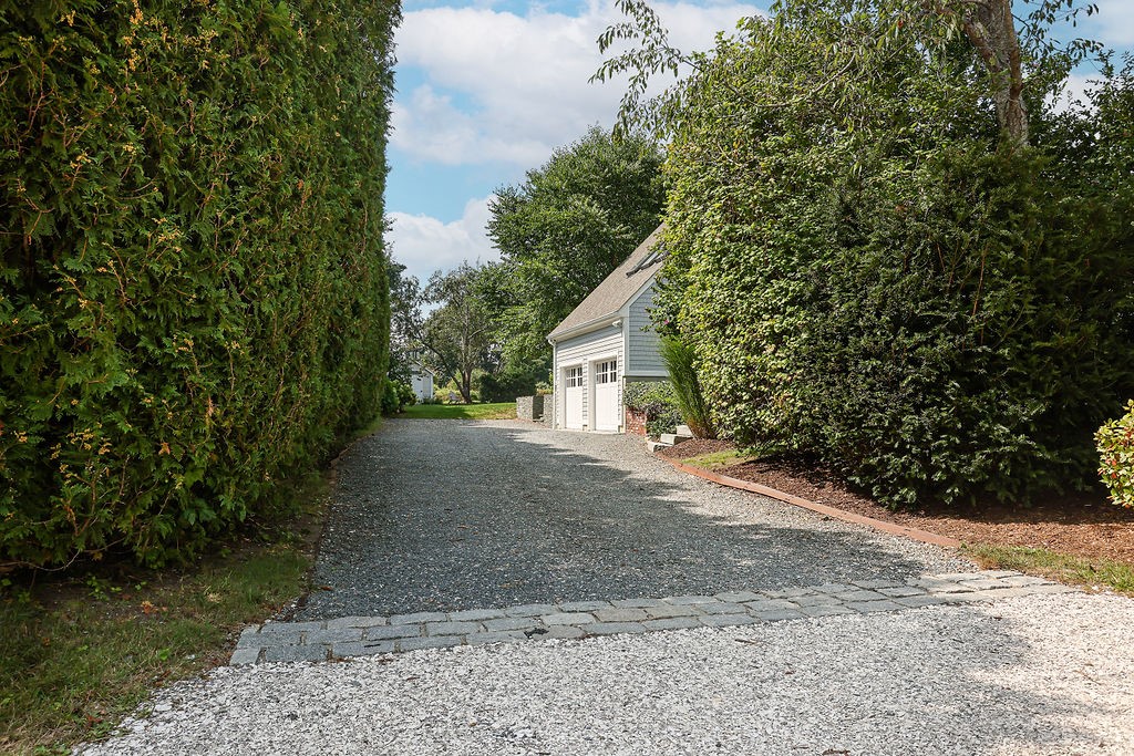 81 Ashurst Avenue