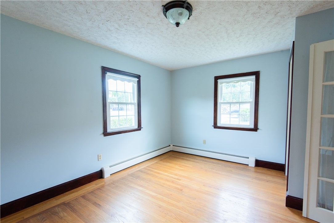 39 Coggeshall Avenue