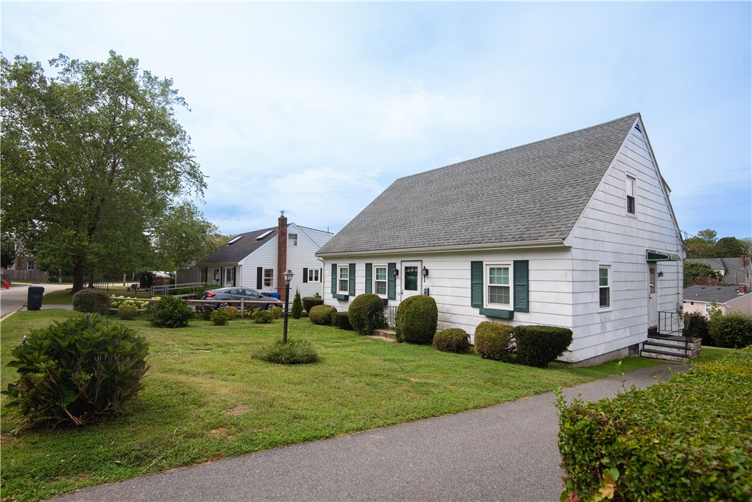 39 Coggeshall Avenue