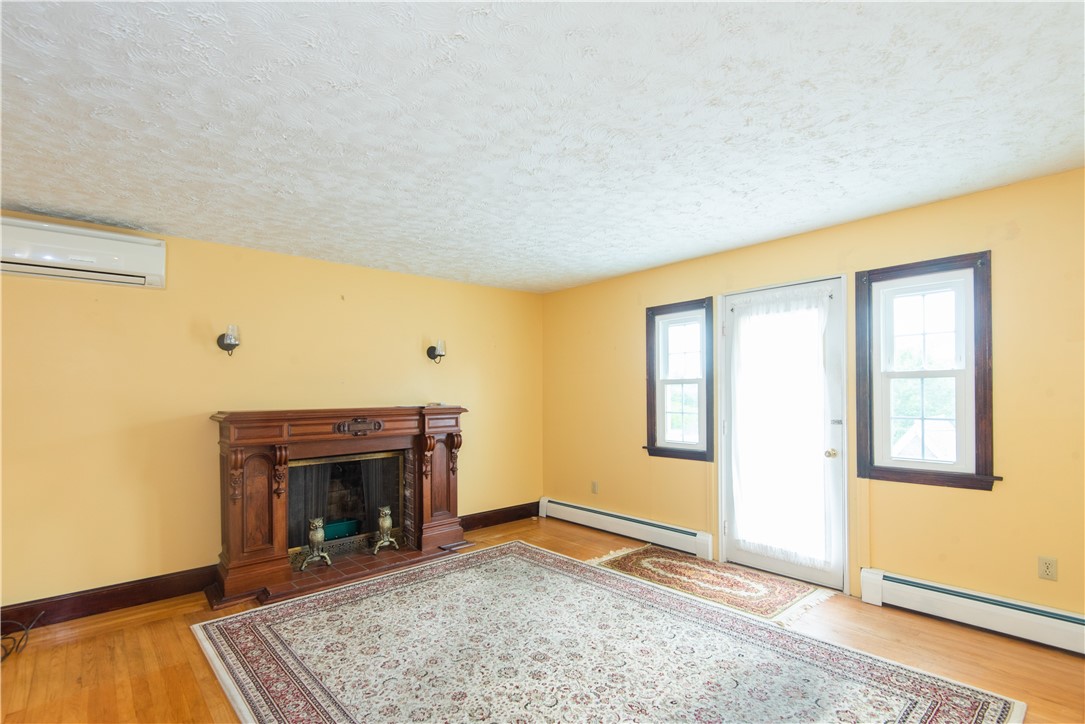 39 Coggeshall Avenue