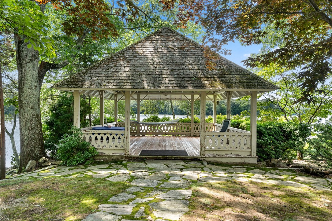 14 Woodlake Drive