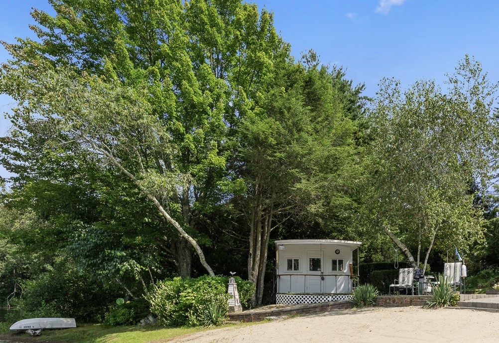 14 Woodlake Drive