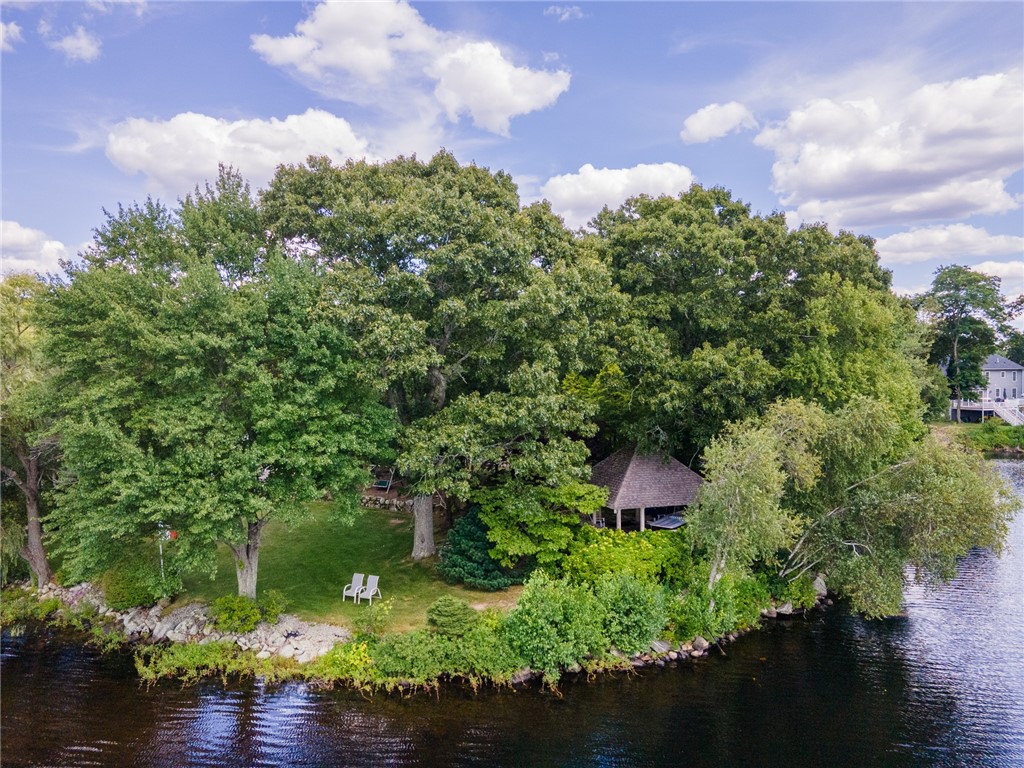 14 Woodlake Drive