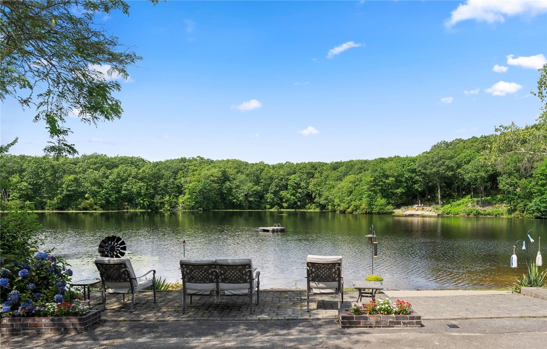 14 Woodlake Drive