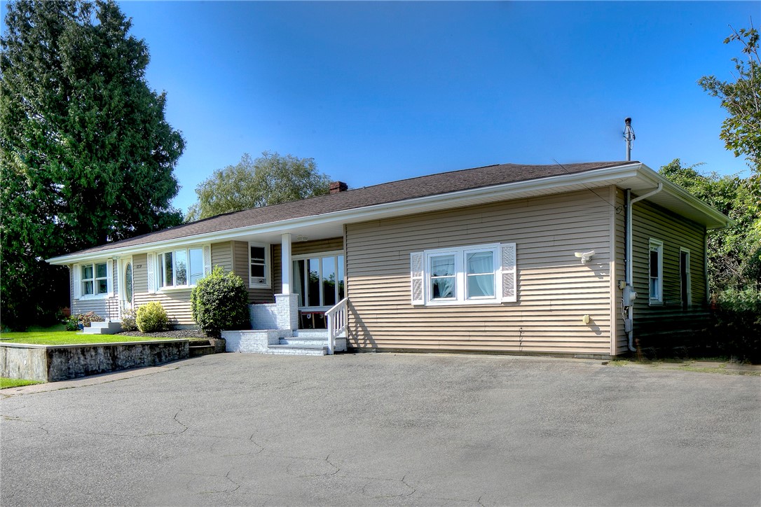1230 East Main Road