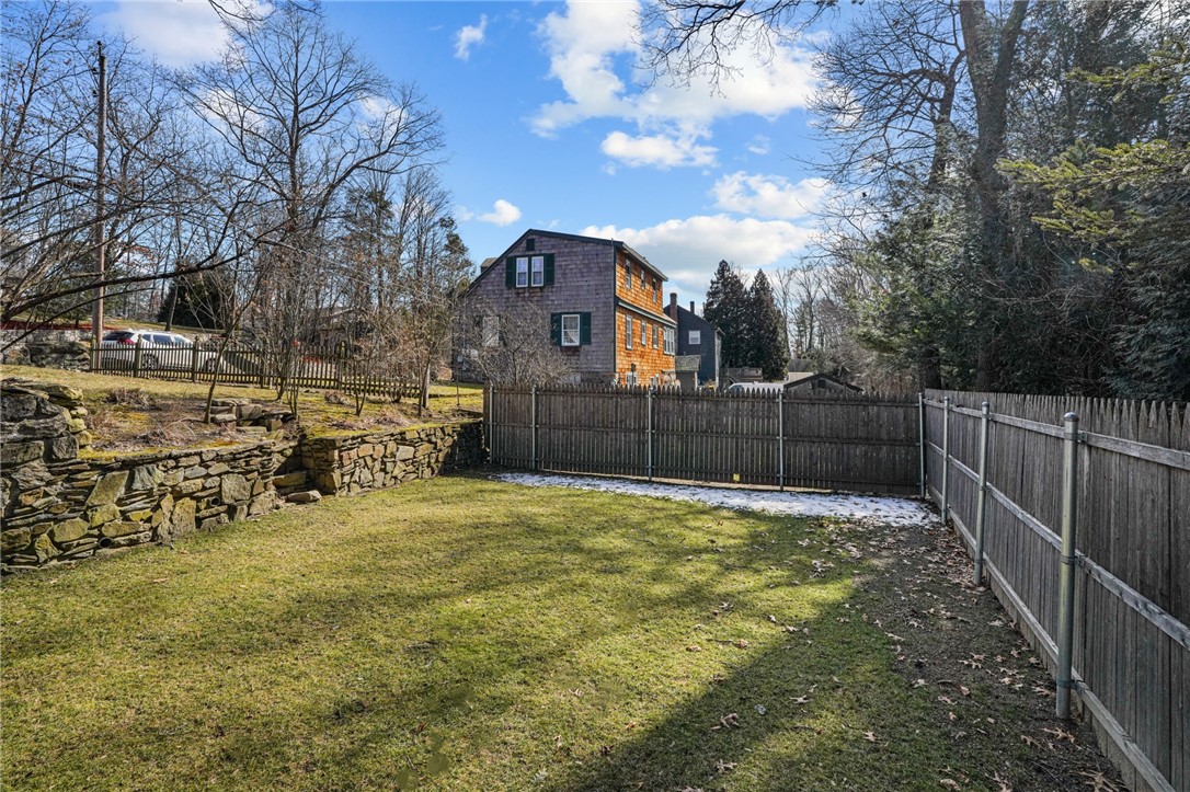 21 Maple Avenue