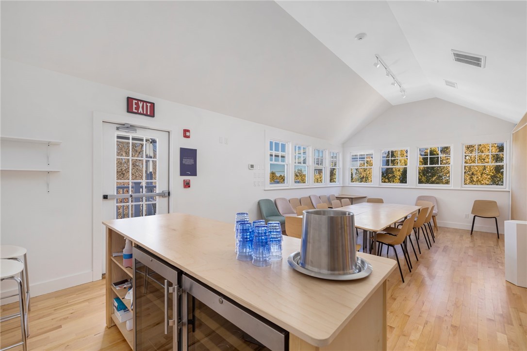 14 Narragansett Avenue