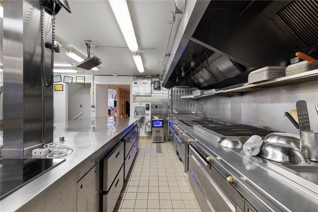 14 Narragansett Avenue