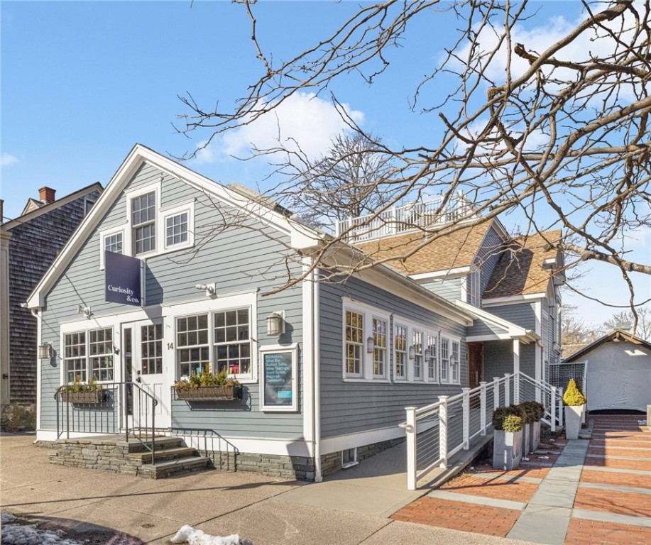 14 Narragansett Avenue