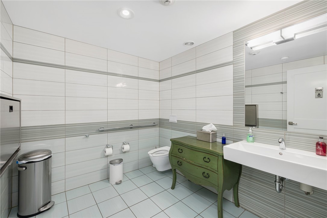 14 Narragansett Avenue