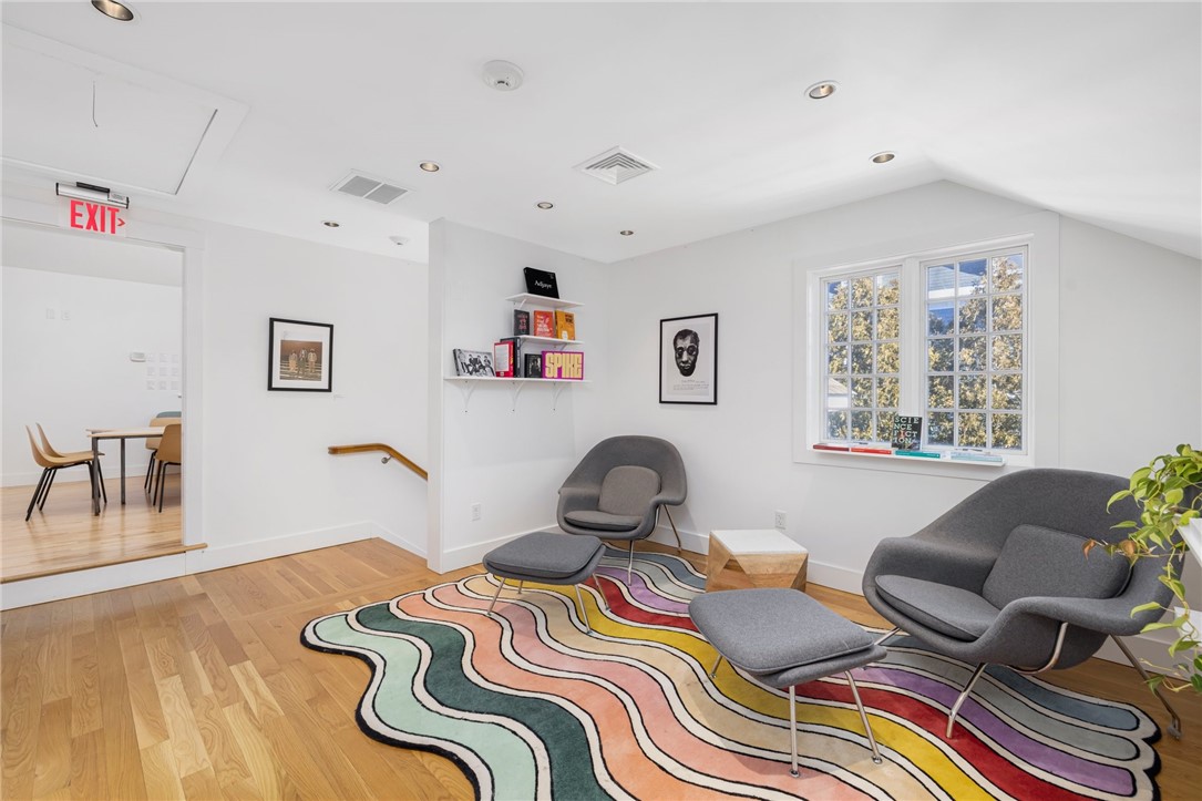 14 Narragansett Avenue