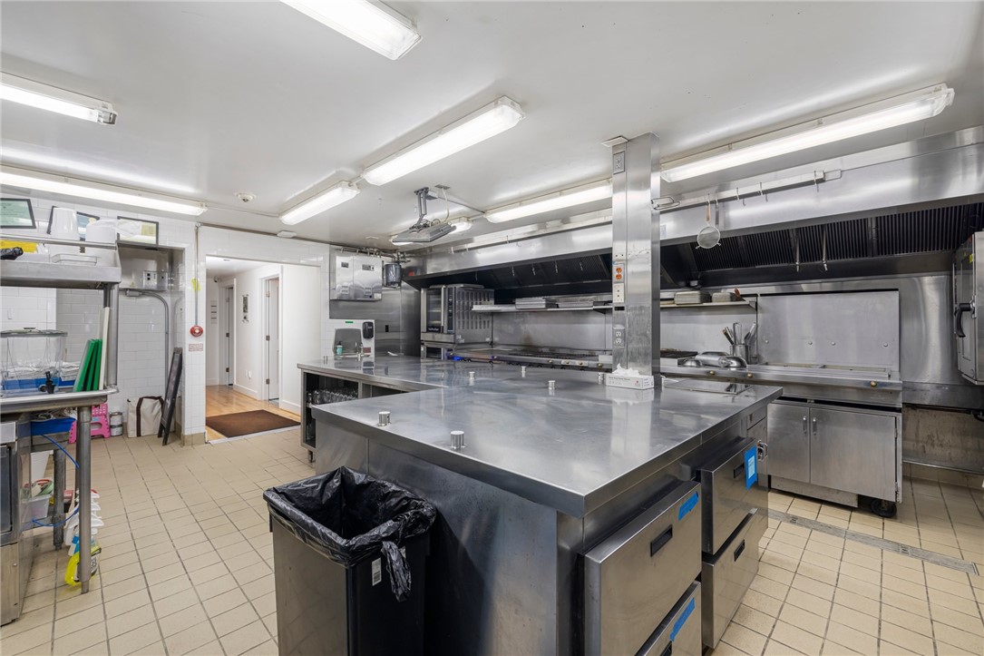 14 Narragansett Avenue