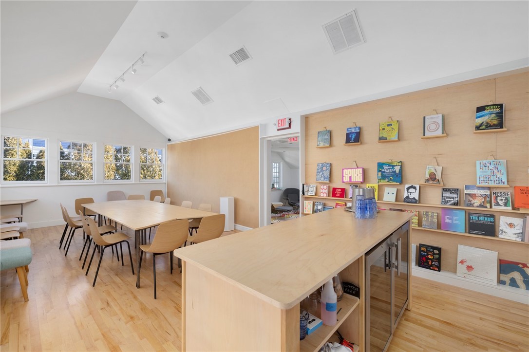 14 Narragansett Avenue