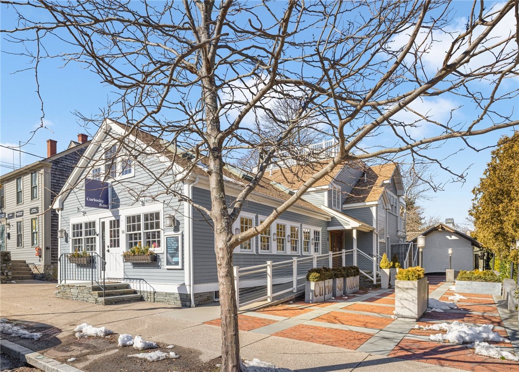 14 Narragansett Avenue