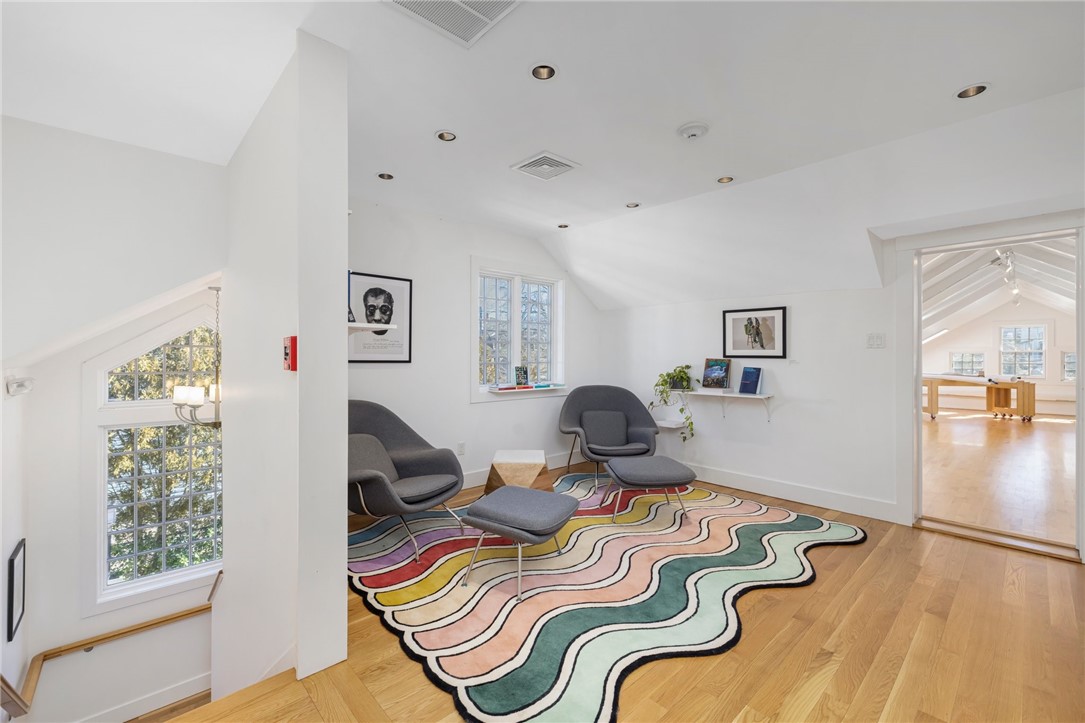 14 Narragansett Avenue