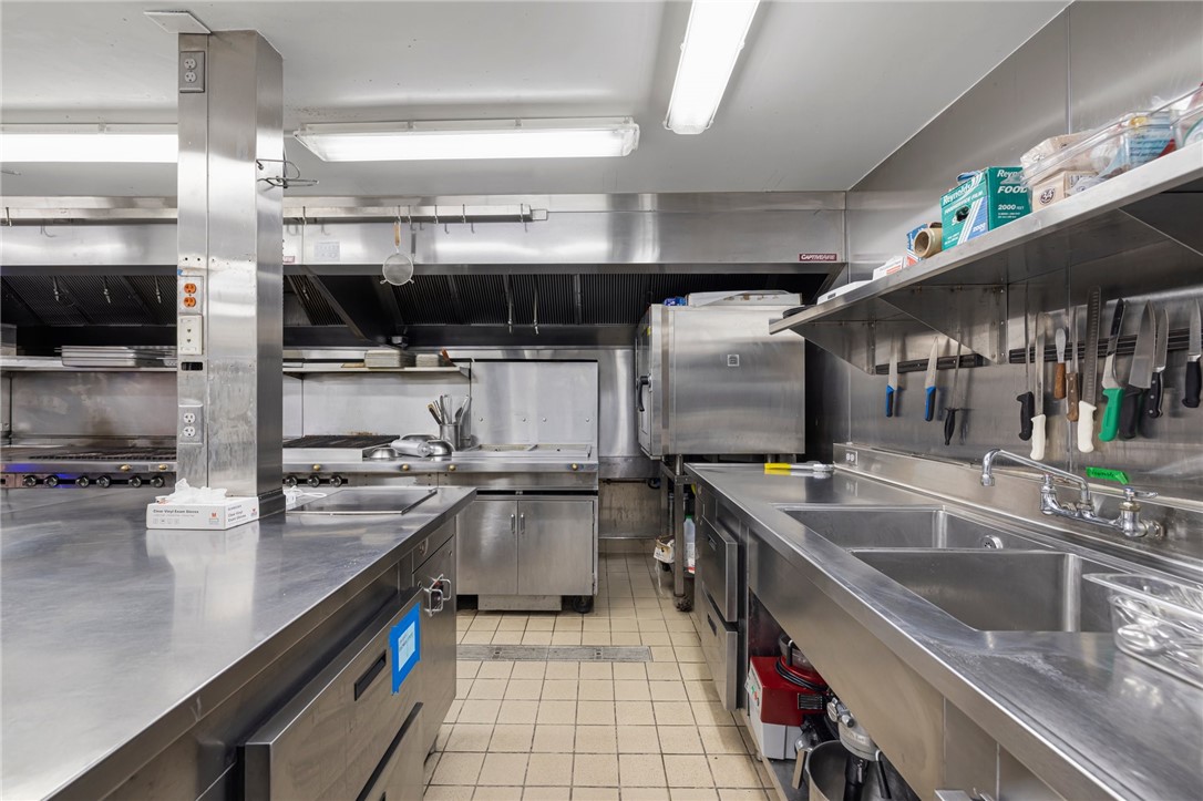 14 Narragansett Avenue