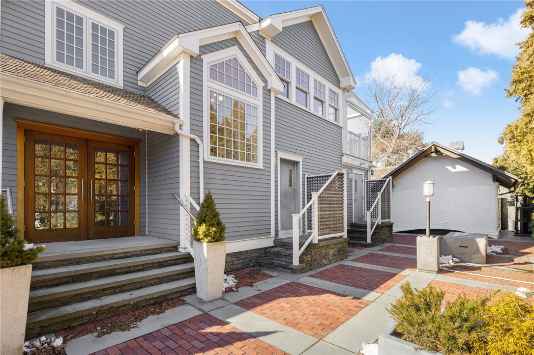 14 Narragansett Avenue