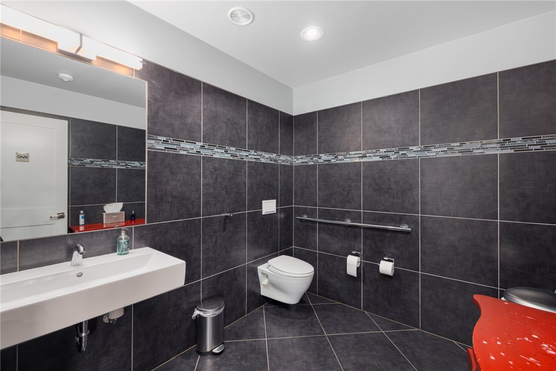 14 Narragansett Avenue