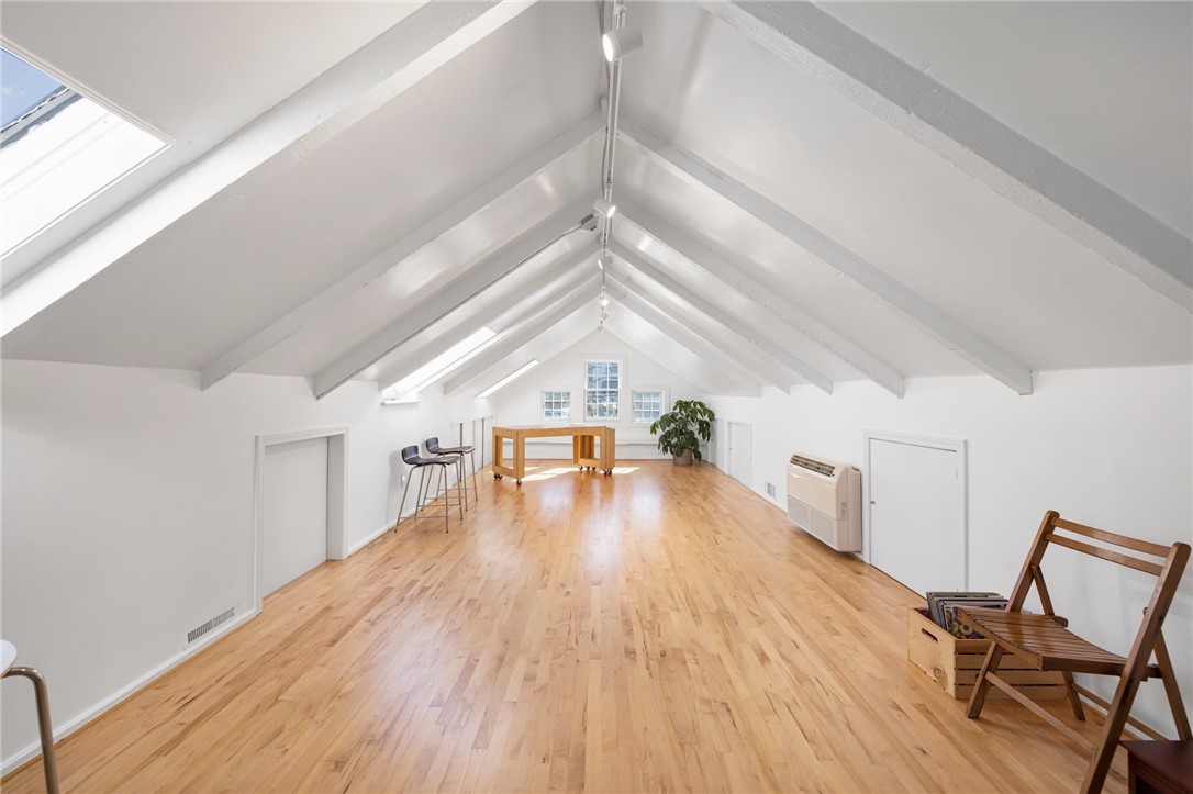 14 Narragansett Avenue