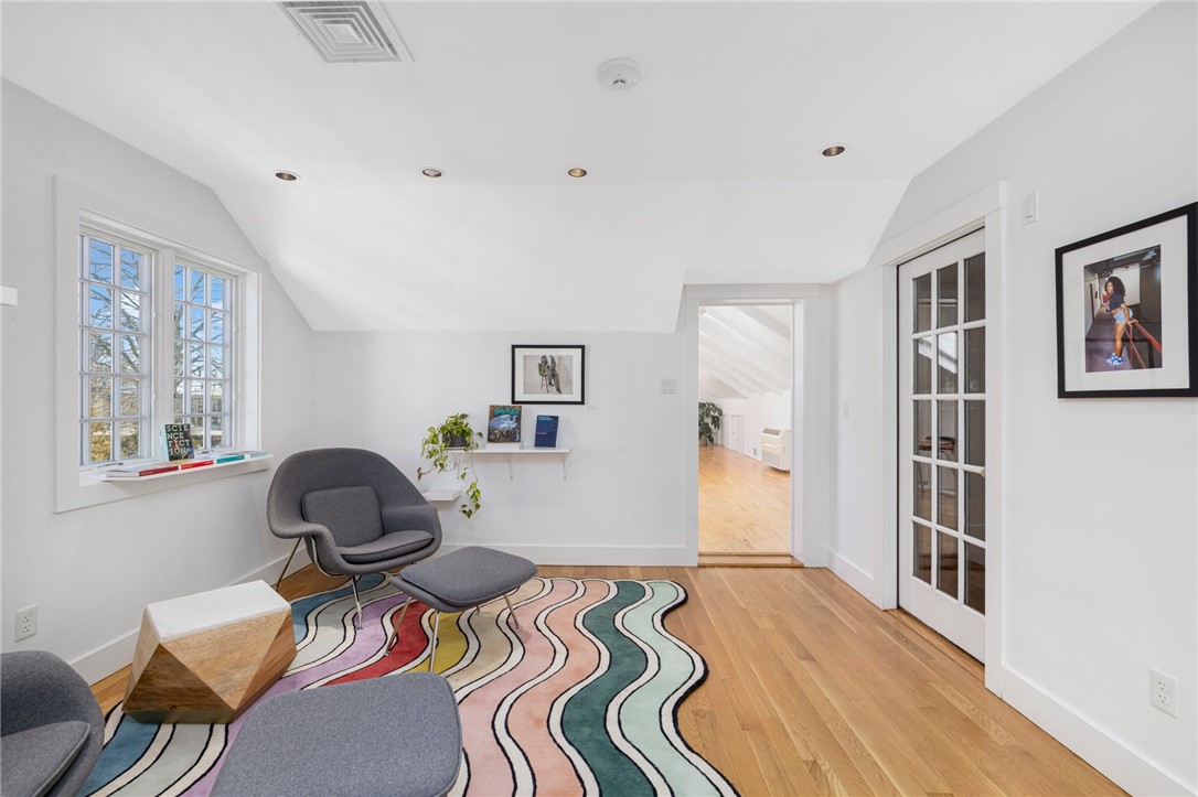 14 Narragansett Avenue